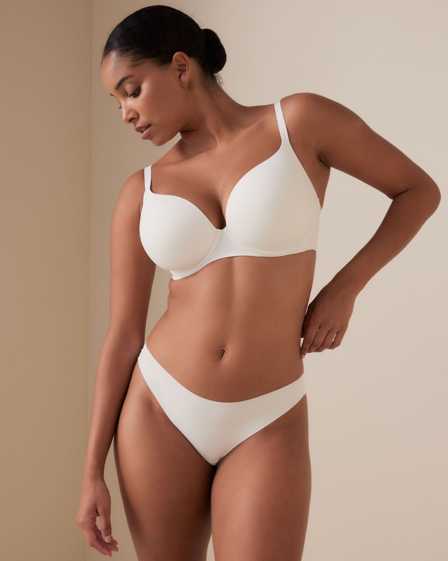 Invisibles Smooth Full Cup Demi Lined Bra