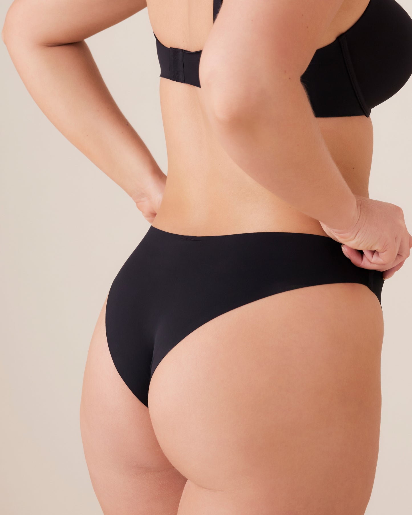 Invisibles Smooth Brazilian Knickers