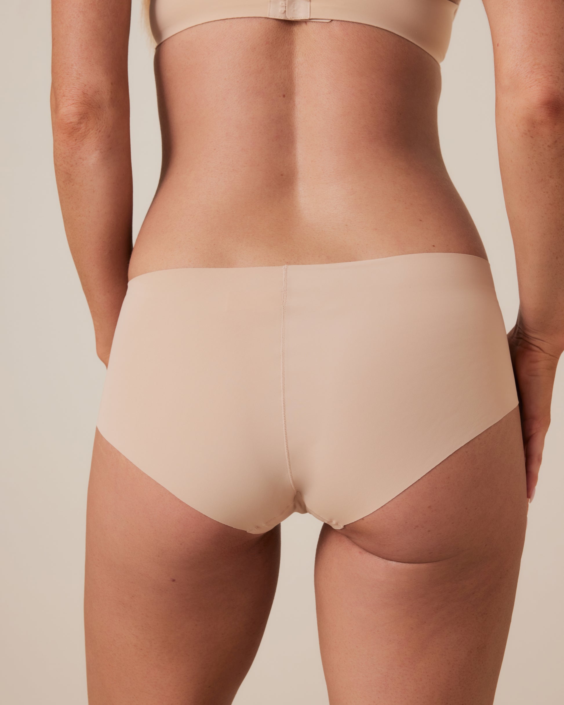 Invisibles Smooth Shortie Knickers
