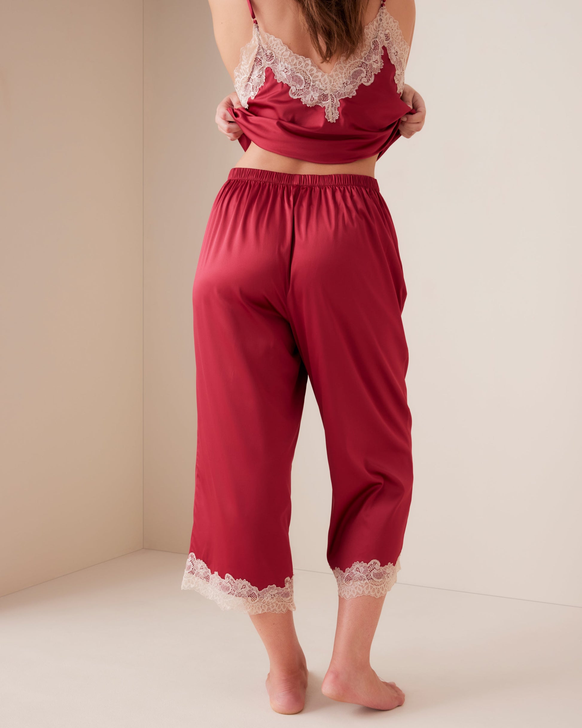 Ornate Lace Trim Cropped Pant
