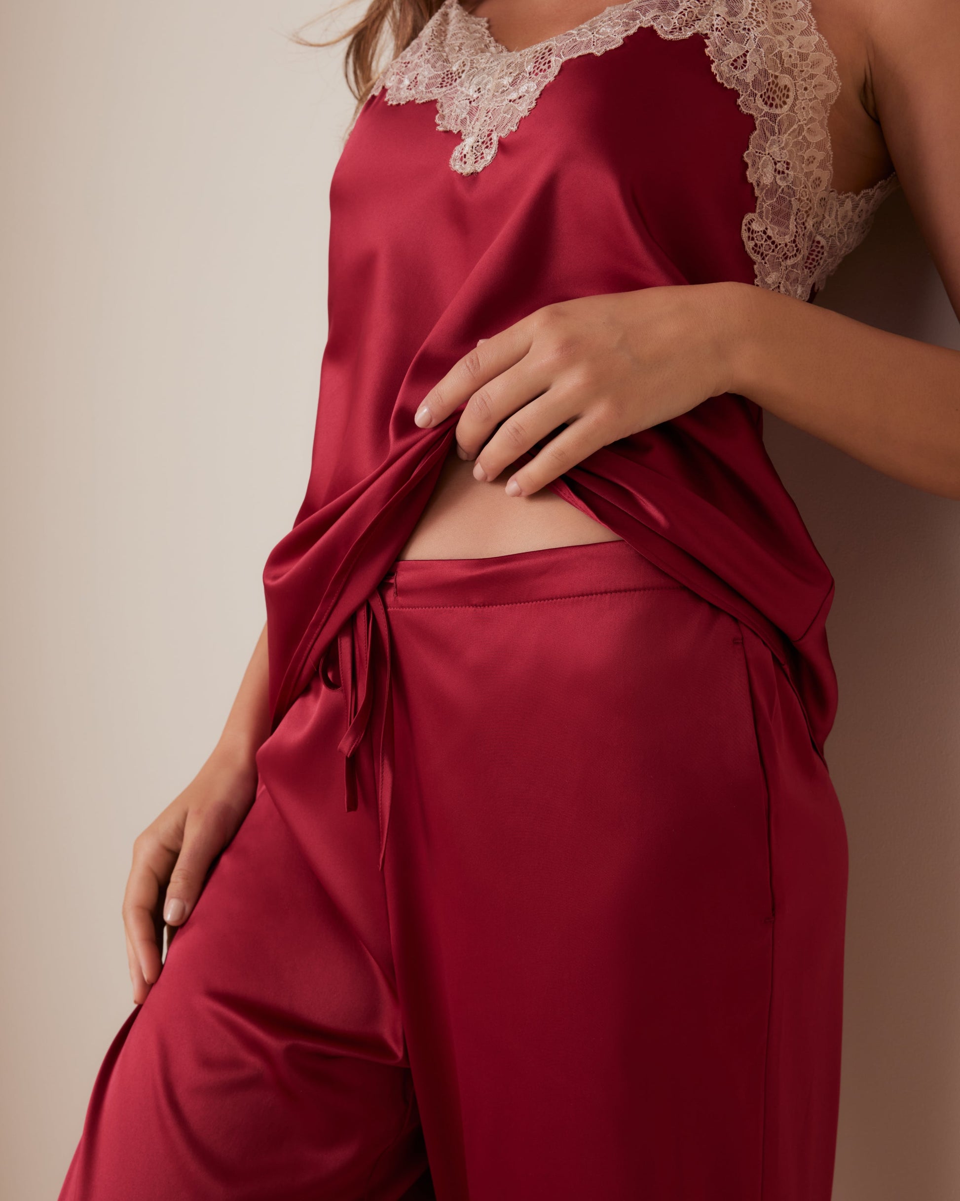 Ornate Lace Trim Cropped Pant